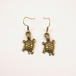 Boucles d'oreilles breloques tortues couleur bronze