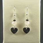 boucles d'oreille breloque coeur et perle de verre facettées