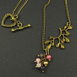 Collier couleur bronze avec un connecteur branche