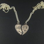 Double collier avec un pendentif coeur love a assembler