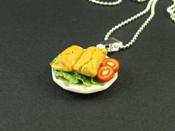 Collier assiette friands et salade