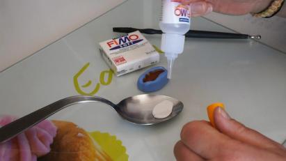 Mélanger de la pâte Fimo blanche et de la Fimo liquide