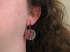 Boucles d'oreilles fantaisie rondes en résine emprisonnant du tissu