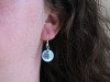 Boucles d'oreilles fantaisie sequin de nacre et breloque poisson