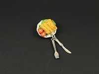 Magnet artisanal assiette de frians avec tomates et salade