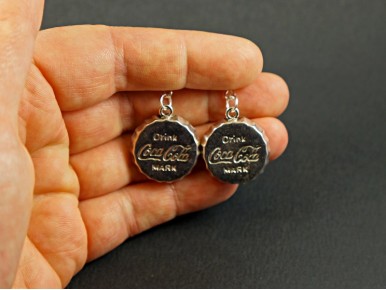 Boucles d'oreilles fantaisie capsules de Coca-Cola