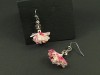 Boucles d'oreilles fantaisie pompon de tissu rose et perles