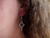 Boucles d'oreilles fantaisie perle hématite encadrée