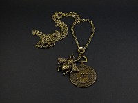 Collier fantaisie fausse montre gousset décor abeille couleur bronze