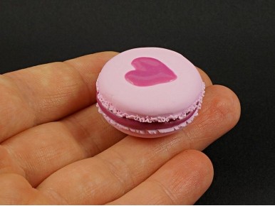 Magnet artisanal macaron rose décor coeur