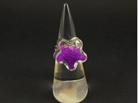 Bague fantaisie globe fleur remplie de microbilles violettes