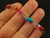 Chainette de pied décorée de perles acryliques colorées