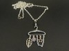 Collier fantaisie création originale cintre décoré de perles et breloques