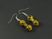 Boucles d'oreilles avec des perles de verre moucheté