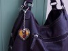 Bijou de sac et accroche sac en forme de coeur décor chien