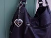 Bijou de sac et accroche sac en forme de coeur décor Paris