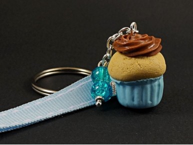 Porte-clé gourmand cupcake bleu et touche de chocolat