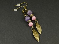 Boucles d'oreilles perles et breloques couleur bronze