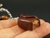 Collier artisanal en Fimo représentant une barre chocolatée Mars