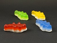 Magnet mini bonbon crocodile en résine colorée