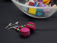 Boucles d'oreilles mini macarons cerise et perles nacrées