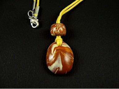 Collier motif praline