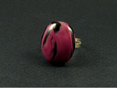 Bague artisanale cabochon ovale vieux violet