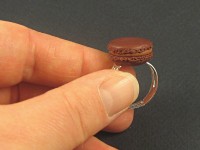 Bague artisanale mini macaron chocolat