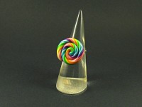 Bague artisanale colorée lollipop arc-en-ciel