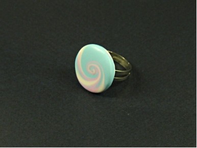 Bague aux couleurs pastels