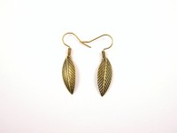 Boucles d'oreilles fines feuilles couleur bronze