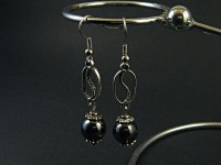 Boucles d'oreilles avec connecteur grain de café suivi de sa perle hématite