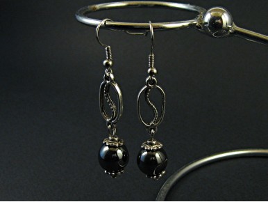 Boucles d'oreilles avec connecteur grain de café suivi de sa perle hématite