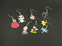 Boucles d'oreilles personnages (Mickey,Minnie....) en métal émaillé