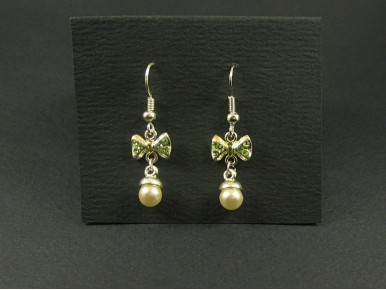 Boucles d'oreilles noeuds strassés vert et perles nacrées