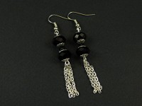 Boucle d'oreille chic en perles facettées noires avec chainettes