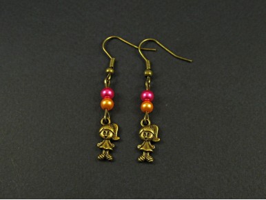 Boucles d'oreilles fillette avec des perles