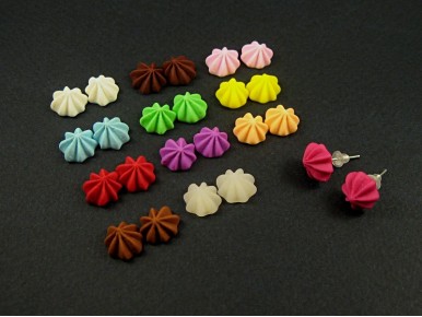 Boucles d'oreille puce meringues aux colores toniques