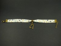 Bracelet fantaisie avec une breloque coeur