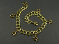 Bracelet en métal fantaisie couleur bronze avec des breloques étoiles