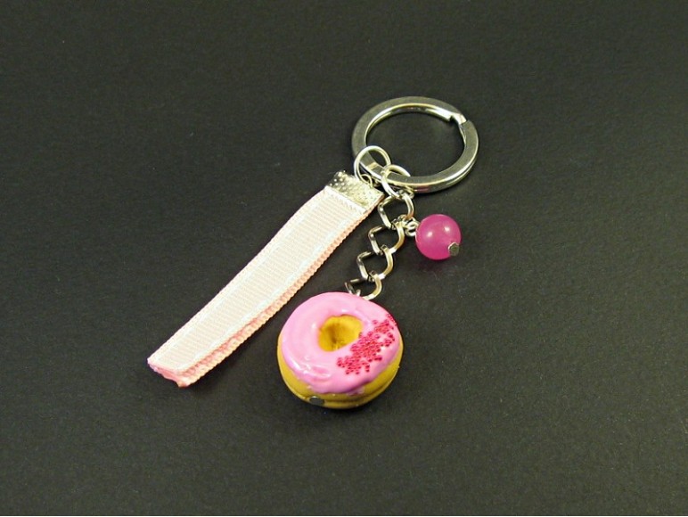 Porte-clés original et gourmand donut rose