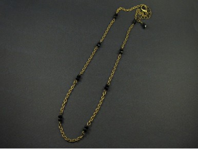 Collier fantaisie couleur bronze agrémenté de perles facettées noires