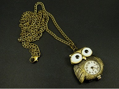 Collier bronze avec un pendentif montre chouette