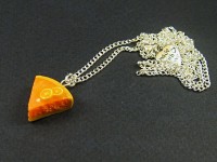 Collier au pendentif part de tarte à l'orange