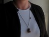 Collier long religieuse au chocolat avec perles de verre marron