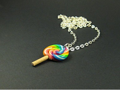 Collier gourmand sucette arc-en-ciel