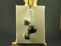Collier avec trois perles artisanales grises et noires