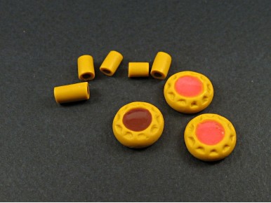 Appétissants petits biscuits en argile polymère destinés aux jeux de poupées