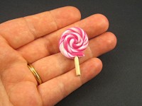 Magnet artisanal sucette rose en argile polymère