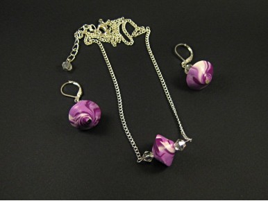 Parure artisanale boucles et collier toupie violette